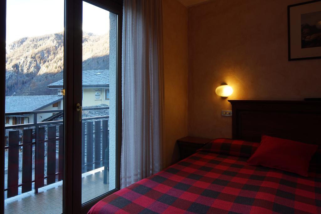 Hotel Al Caminetto Valtournenche Exterior foto