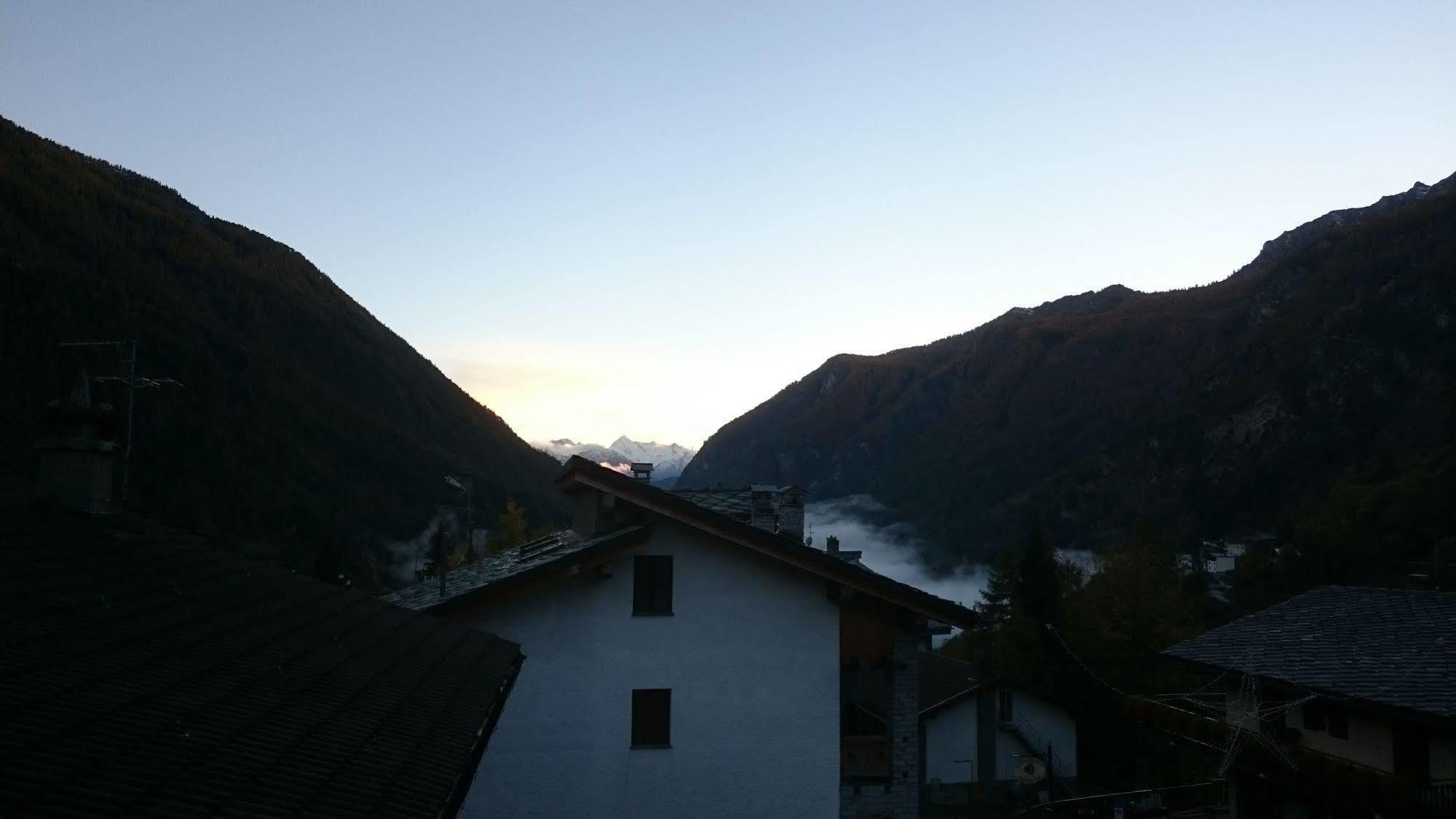 Hotel Al Caminetto Valtournenche Exterior foto