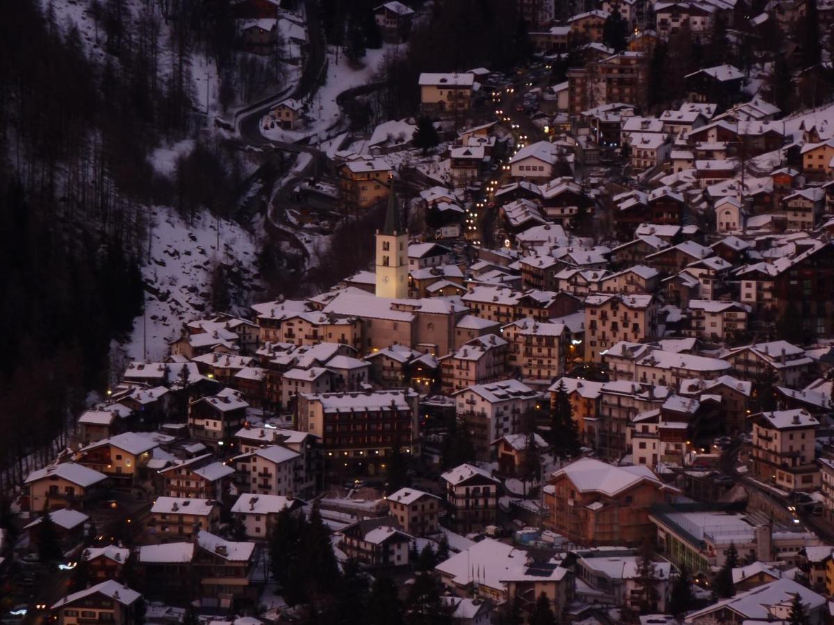 Hotel Al Caminetto Valtournenche Exterior foto